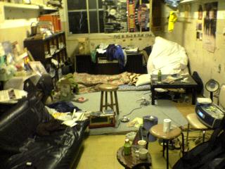 英知フォーク部室